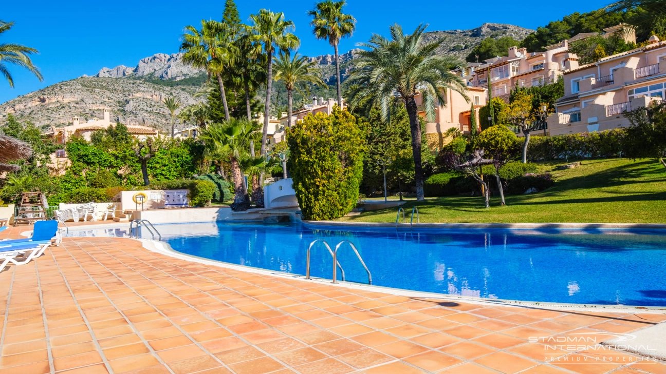 Doppelhaushälfte mit Panoramablick auf das Meer in Altea Hills