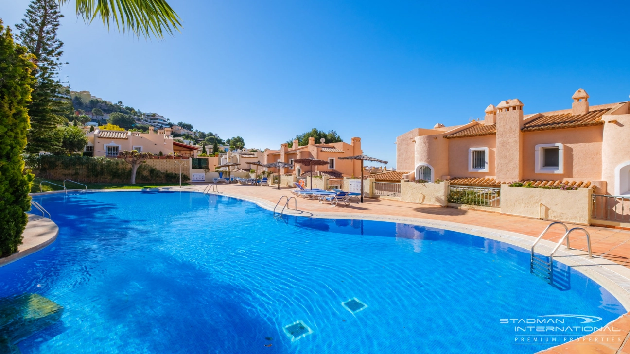 Doppelhaushälfte mit Panoramablick auf das Meer in Altea Hills