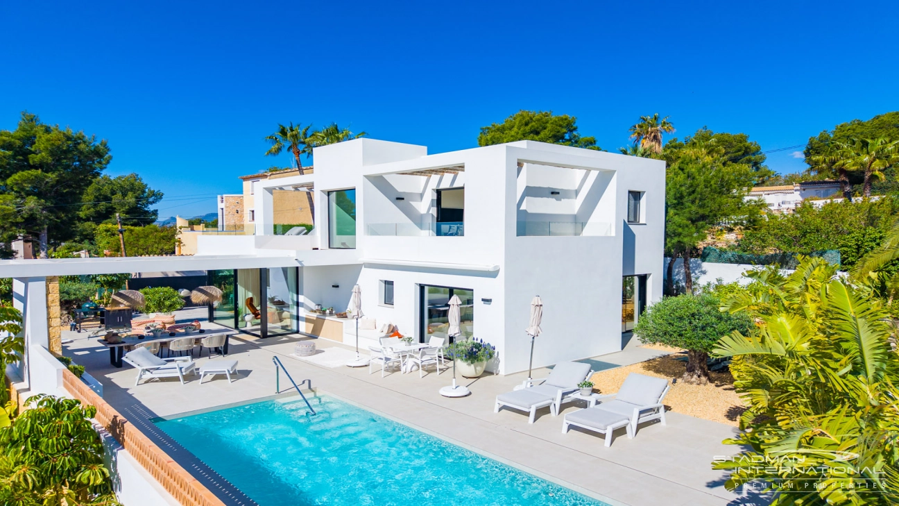 Modern New Built Villa on a Flat Plot with Sea Views 
