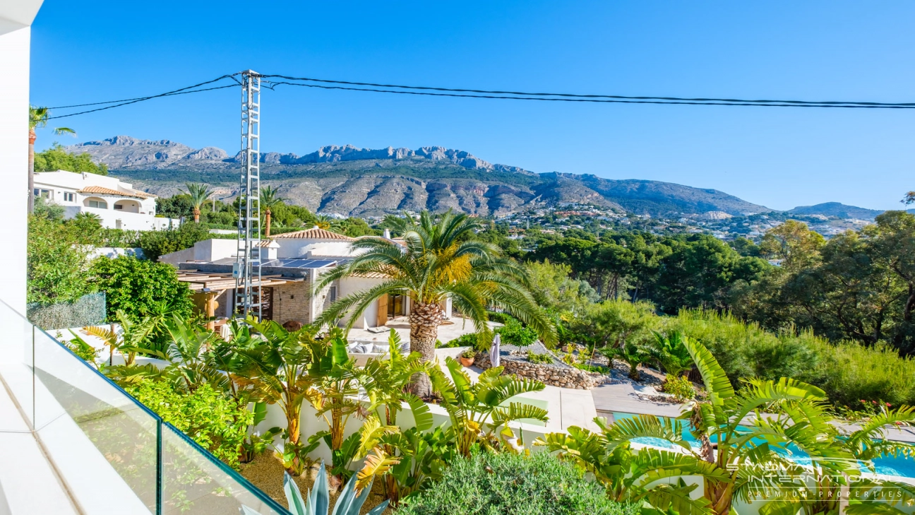 Modern New Built Villa on a Flat Plot with Sea Views 
