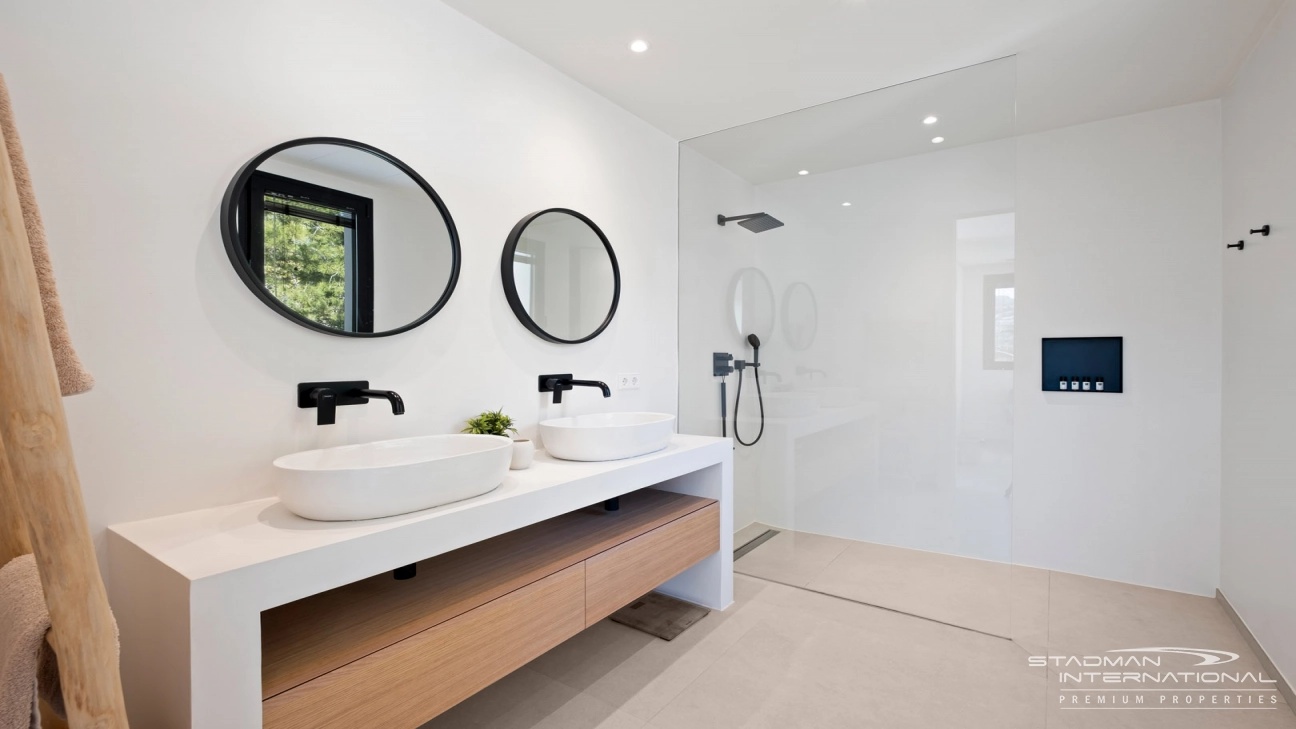 Modern New Built Villa on a Flat Plot with Sea Views 
