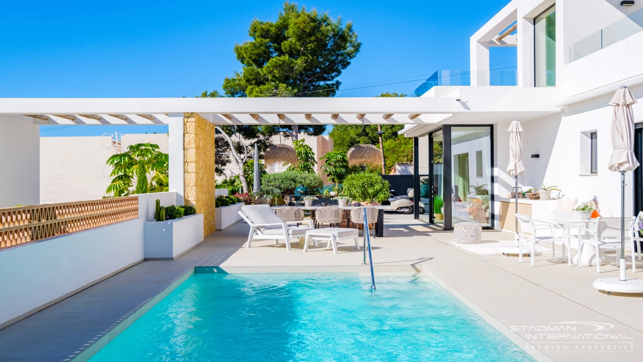 Modern New Built Villa on a Flat Plot with Sea Views 
