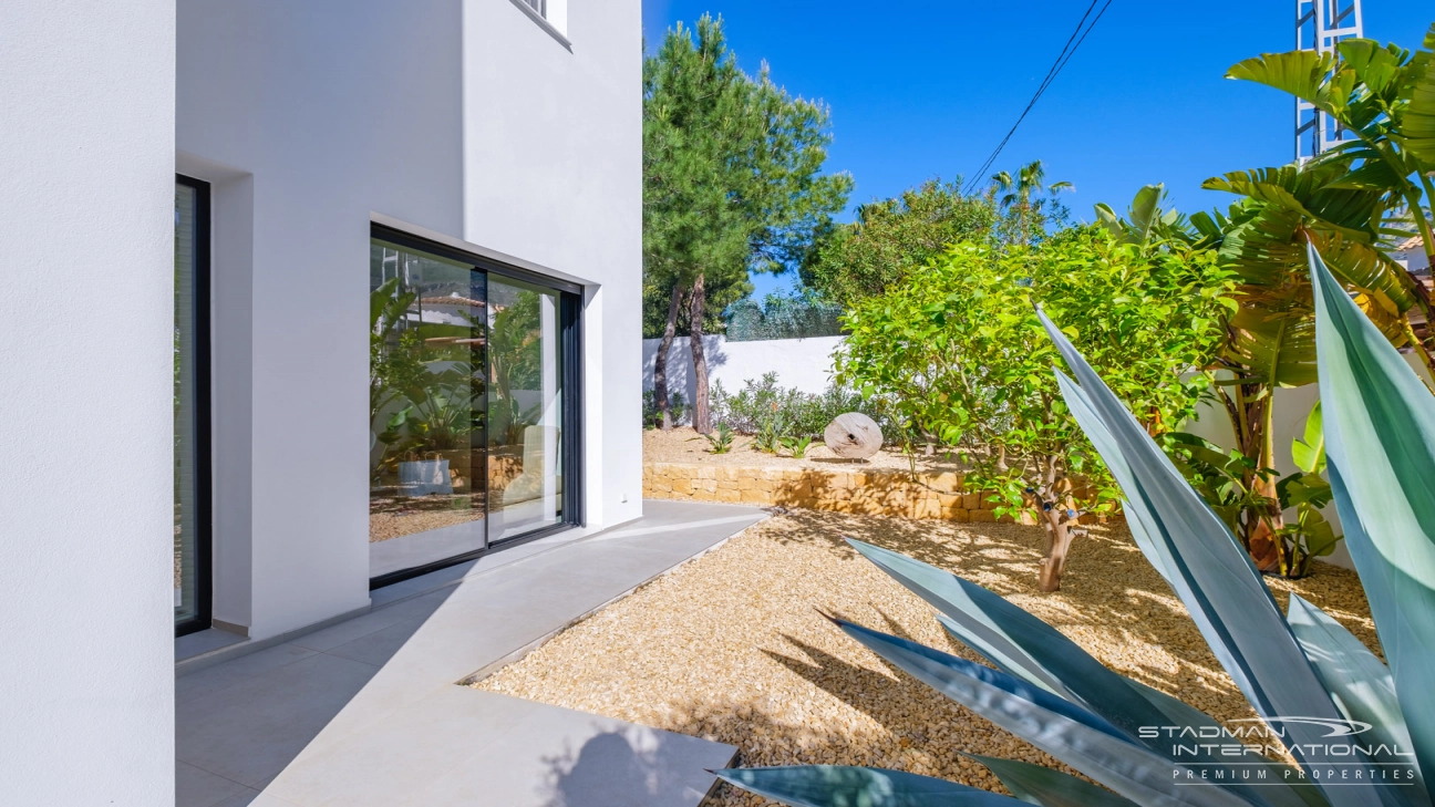 Modern New Built Villa on a Flat Plot with Sea Views 
