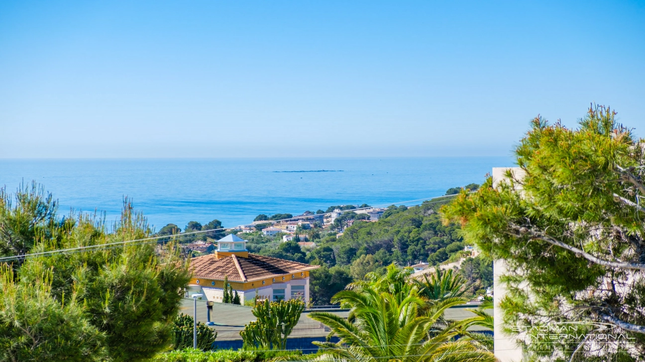 Modern New Built Villa on a Flat Plot with Sea Views 
