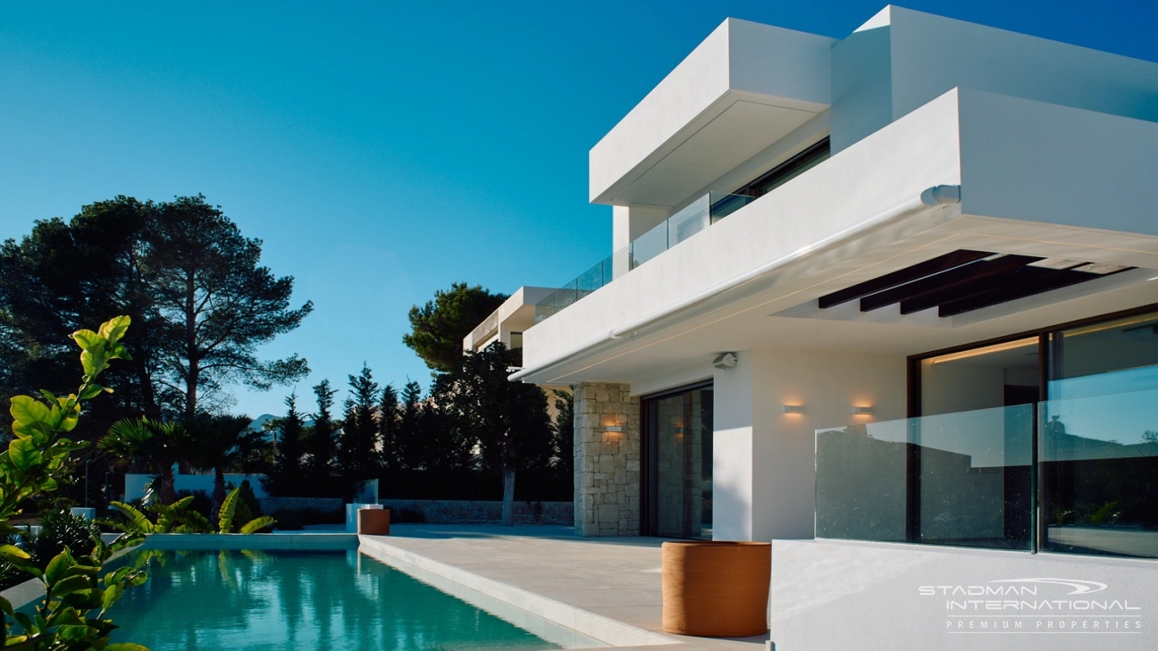 Modern New Build Villa on a Corner Plot with Sea Views