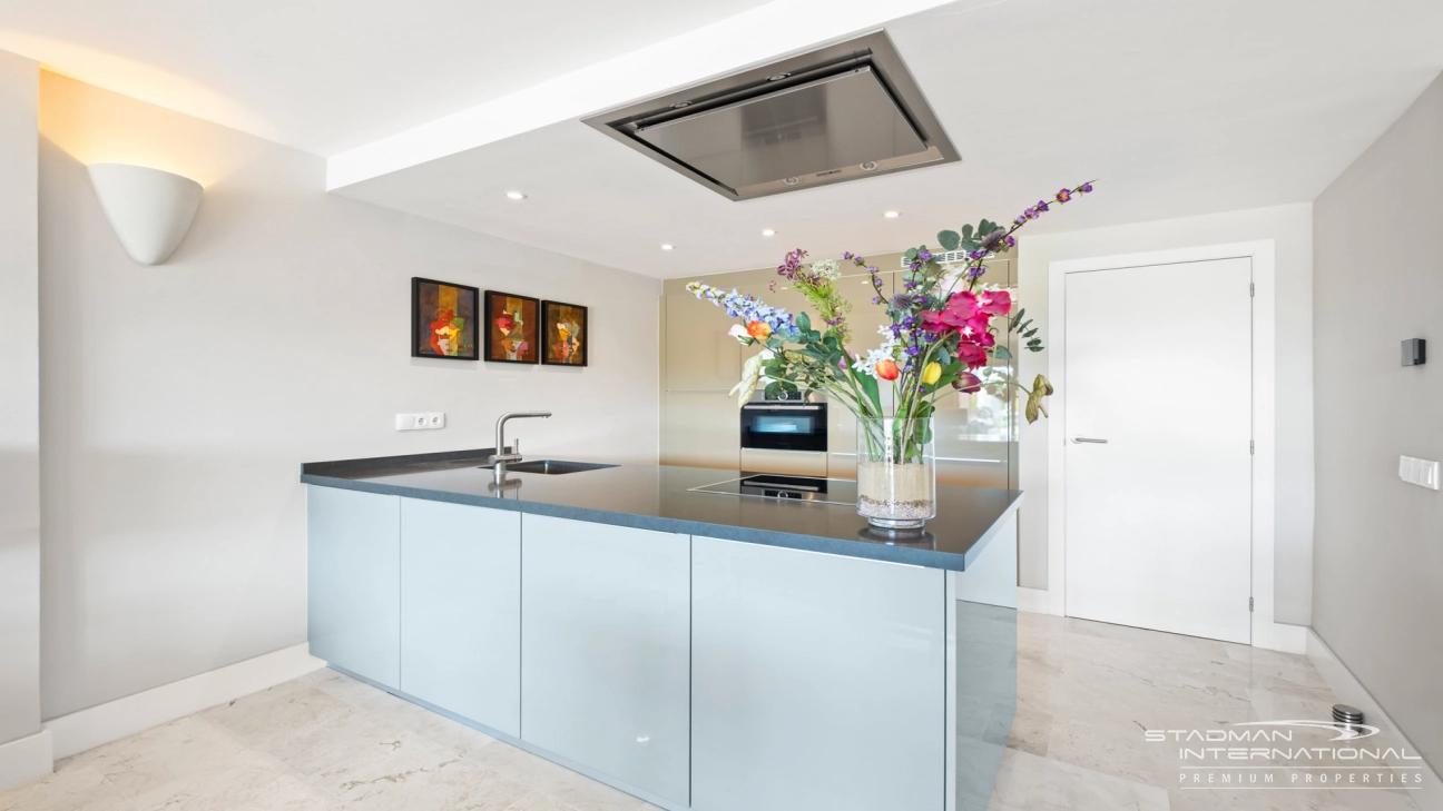 Exclusive Apartment with Spacious Terrace in Altea la Vella
