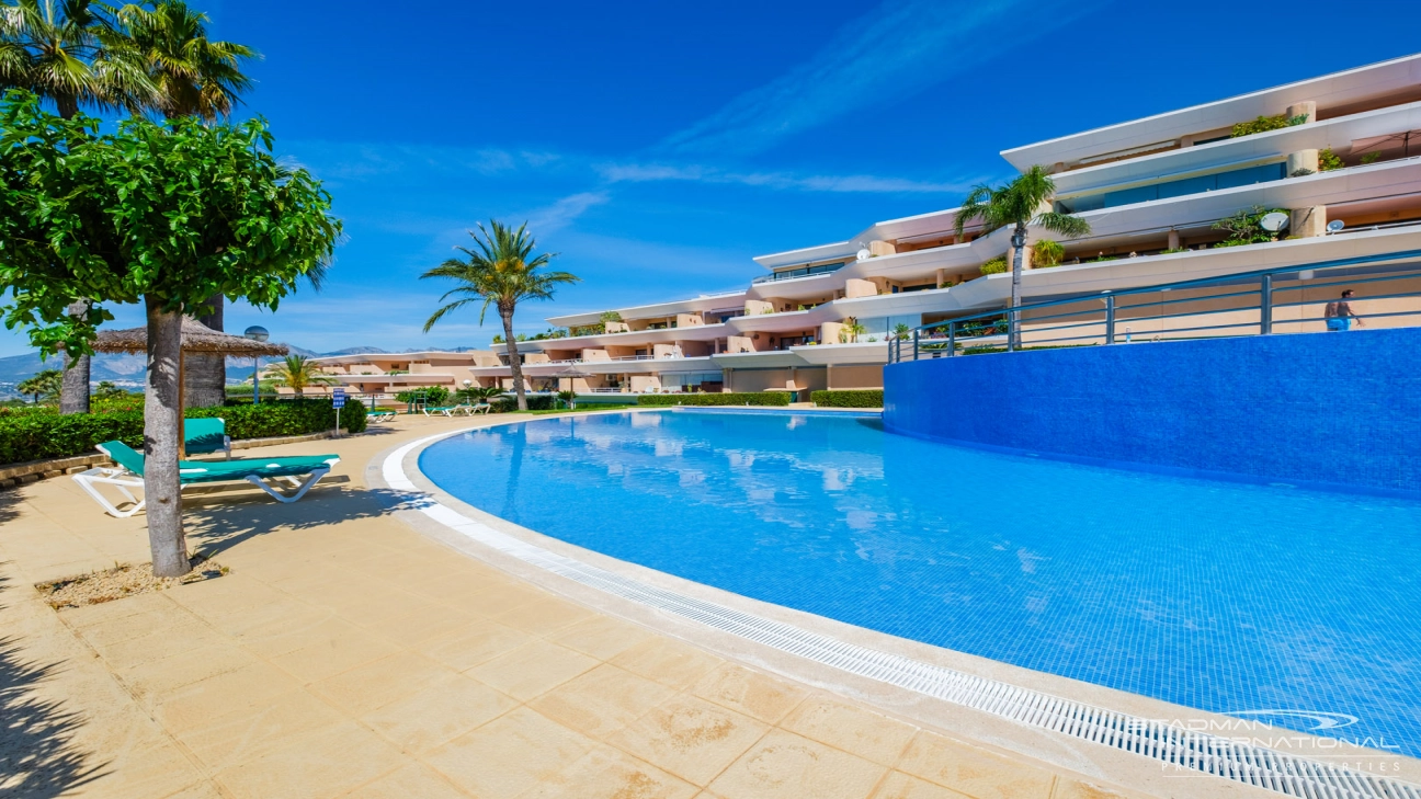 Exclusive Apartment with Spacious Terrace in Altea la Vella