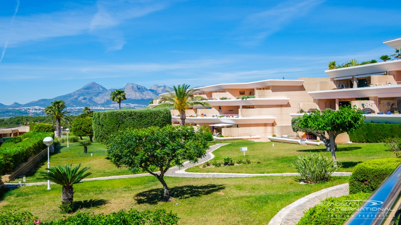 Exclusive Apartment with Spacious Terrace in Altea la Vella