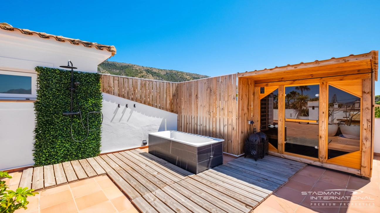 Spacious Luxury Villa Near the Beach and Albir Town
