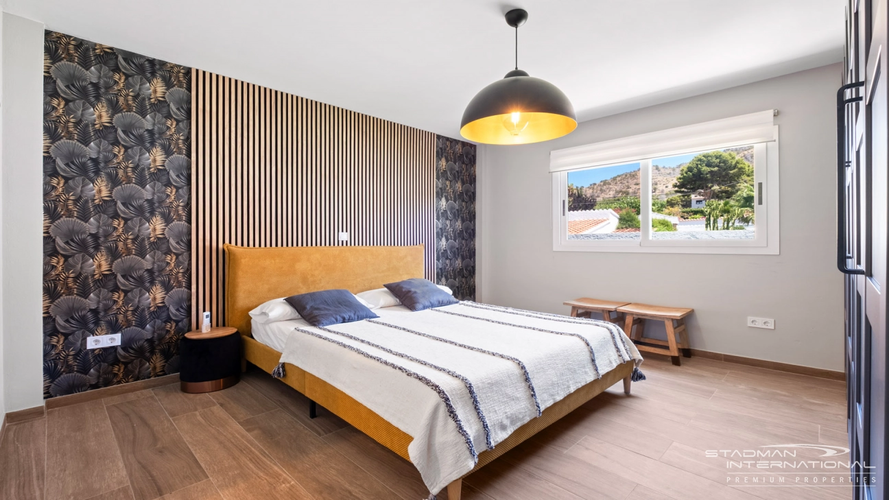 Spacious Luxury Villa Near the Beach and Albir Town