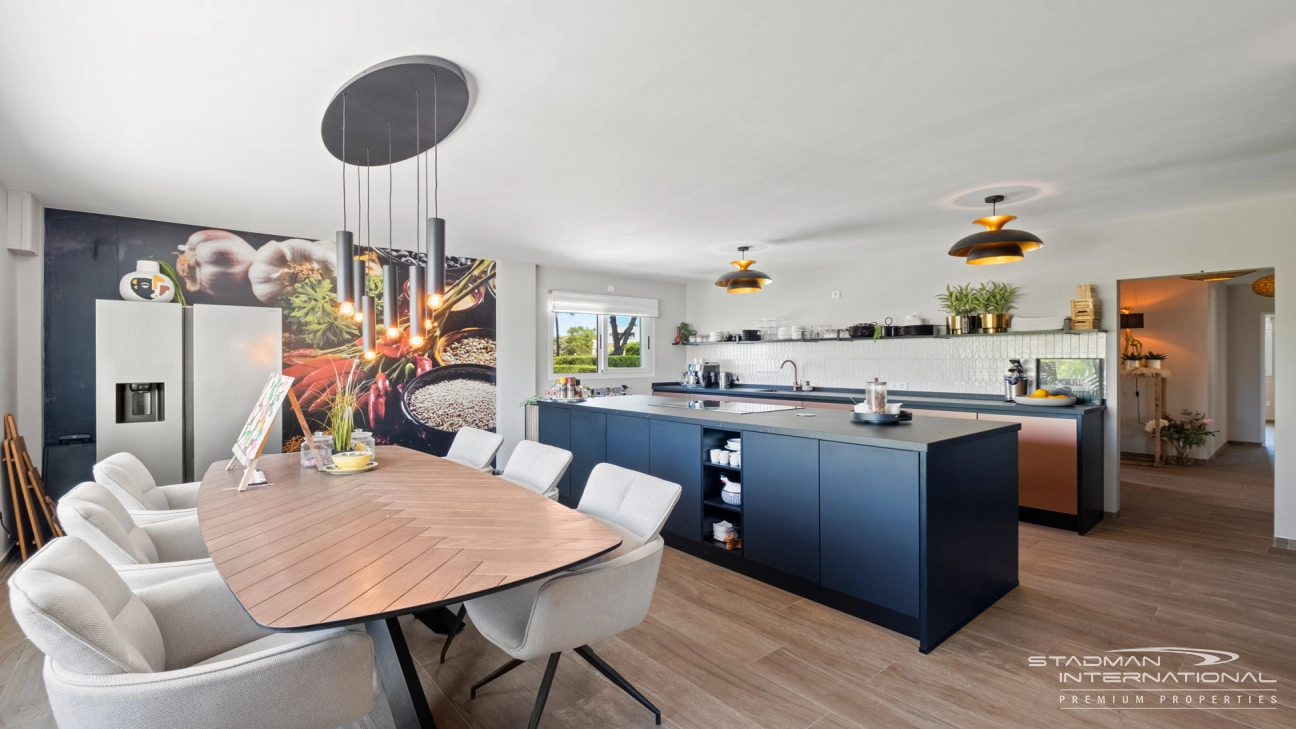 Spacious Luxury Villa Near the Beach and Albir Town