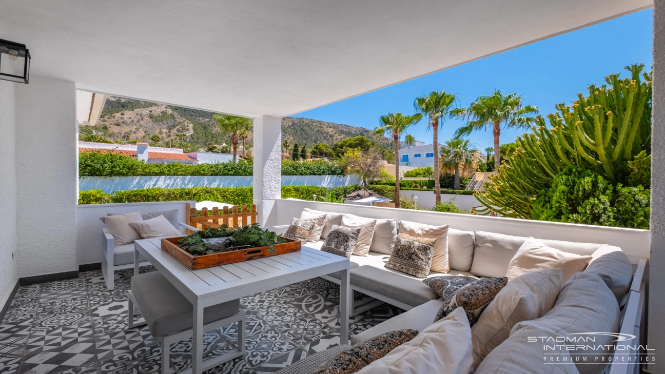 Spacious Luxury Villa Near the Beach and Albir Town
