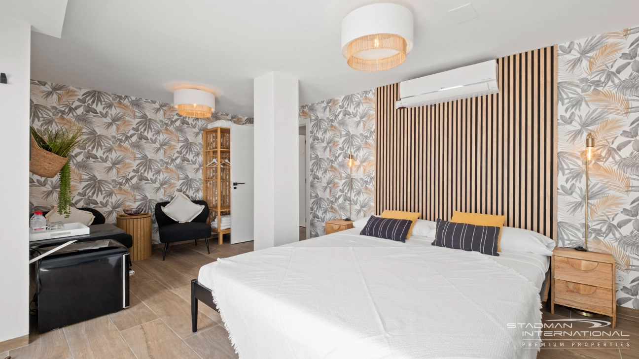Spacious Luxury Villa Near the Beach and Albir Town