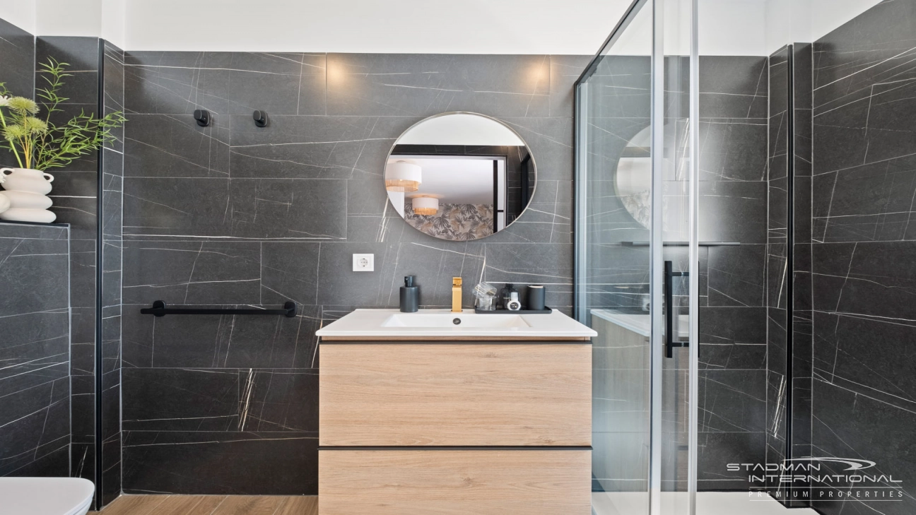 Spacious Luxury Villa Near the Beach and Albir Town