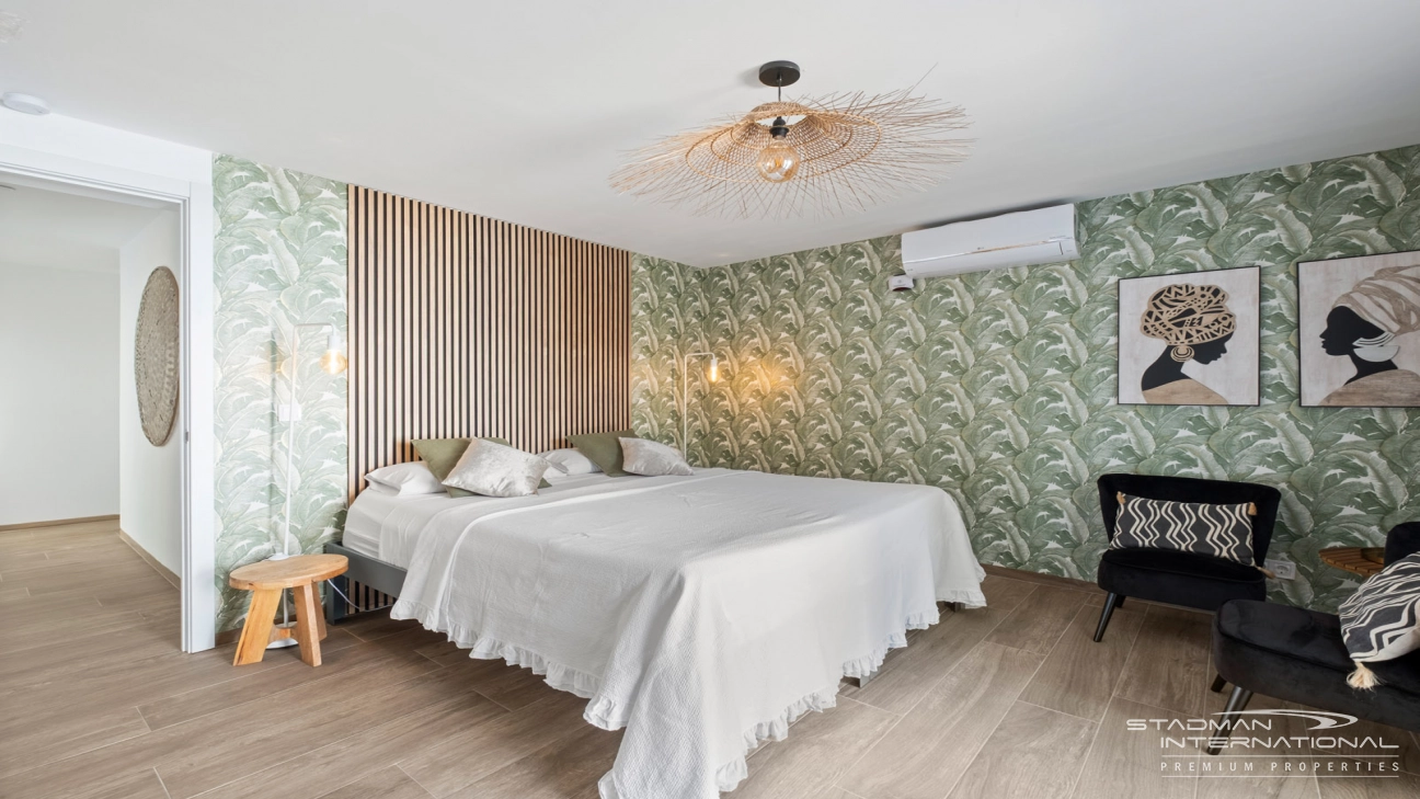 Spacious Luxury Villa Near the Beach and Albir Town