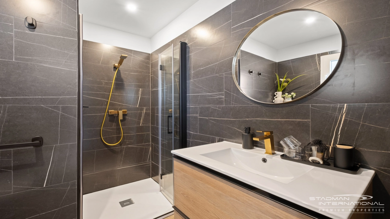 Spacious Luxury Villa Near the Beach and Albir Town