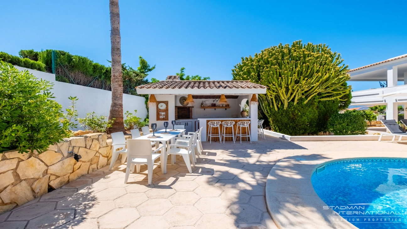Spacious Luxury Villa Near the Beach and Albir Town
