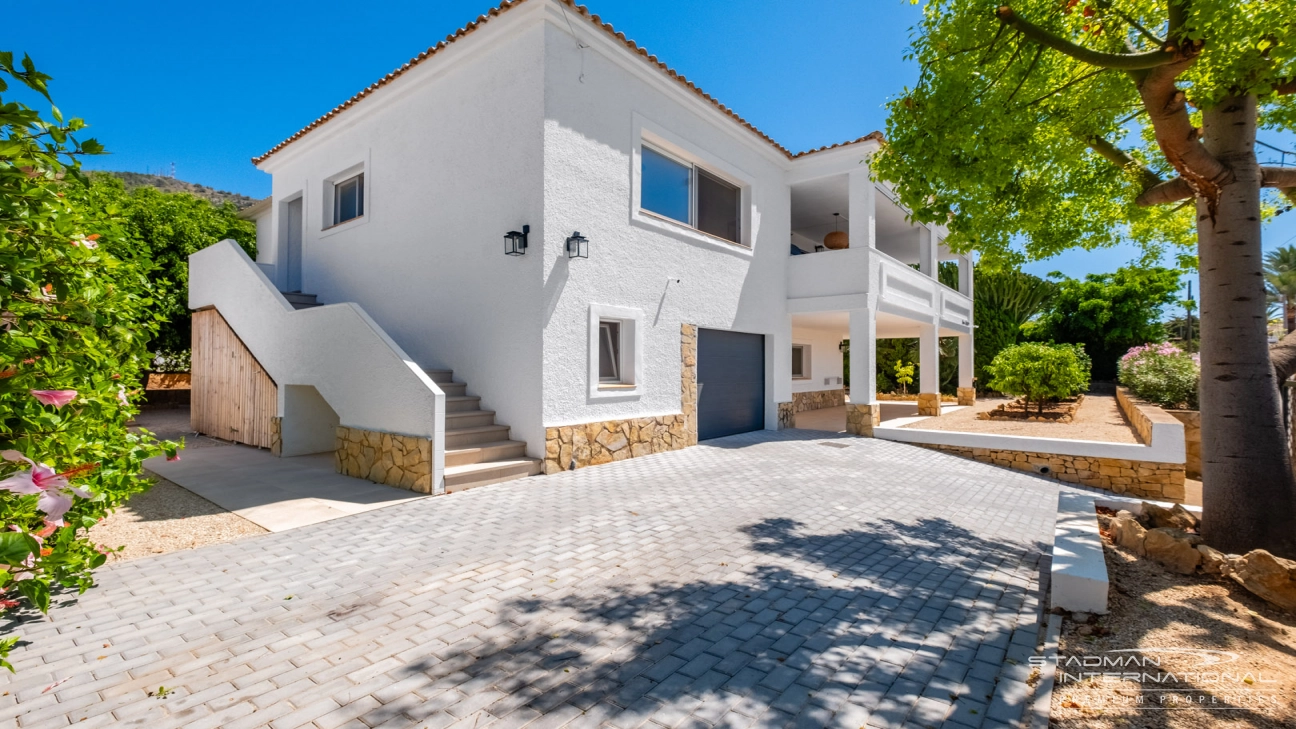 Spacious Luxury Villa Near the Beach and Albir Town