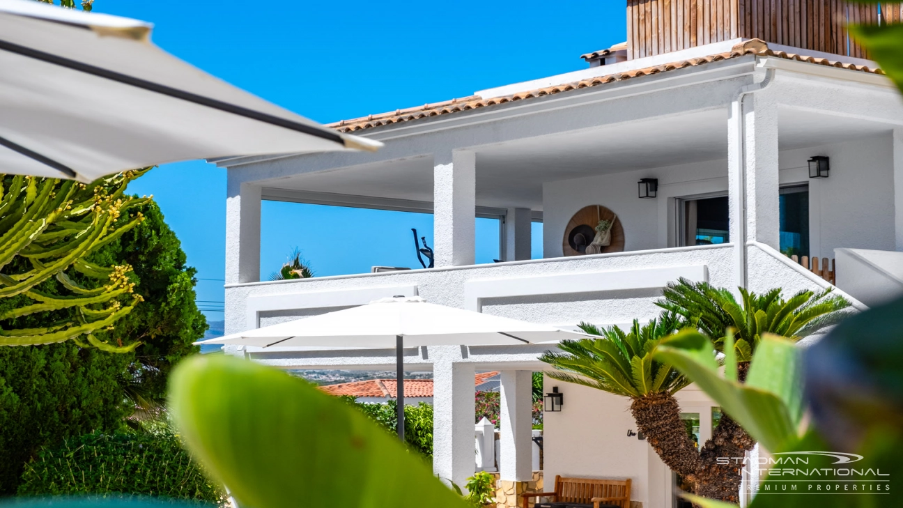 Spacious Luxury Villa Near the Beach and Albir Town