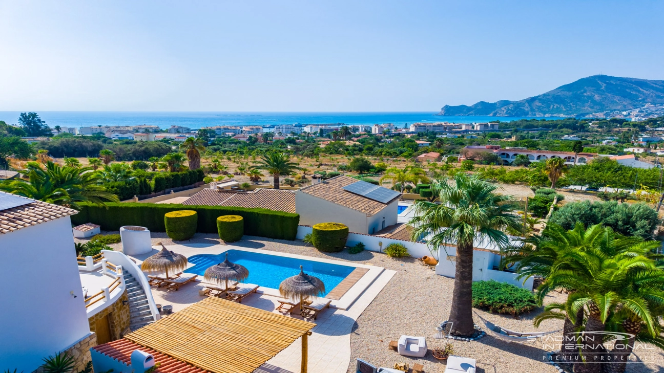 Villa with Spacious Plot and Sea Views Within Walking Distance of Old Town Altea