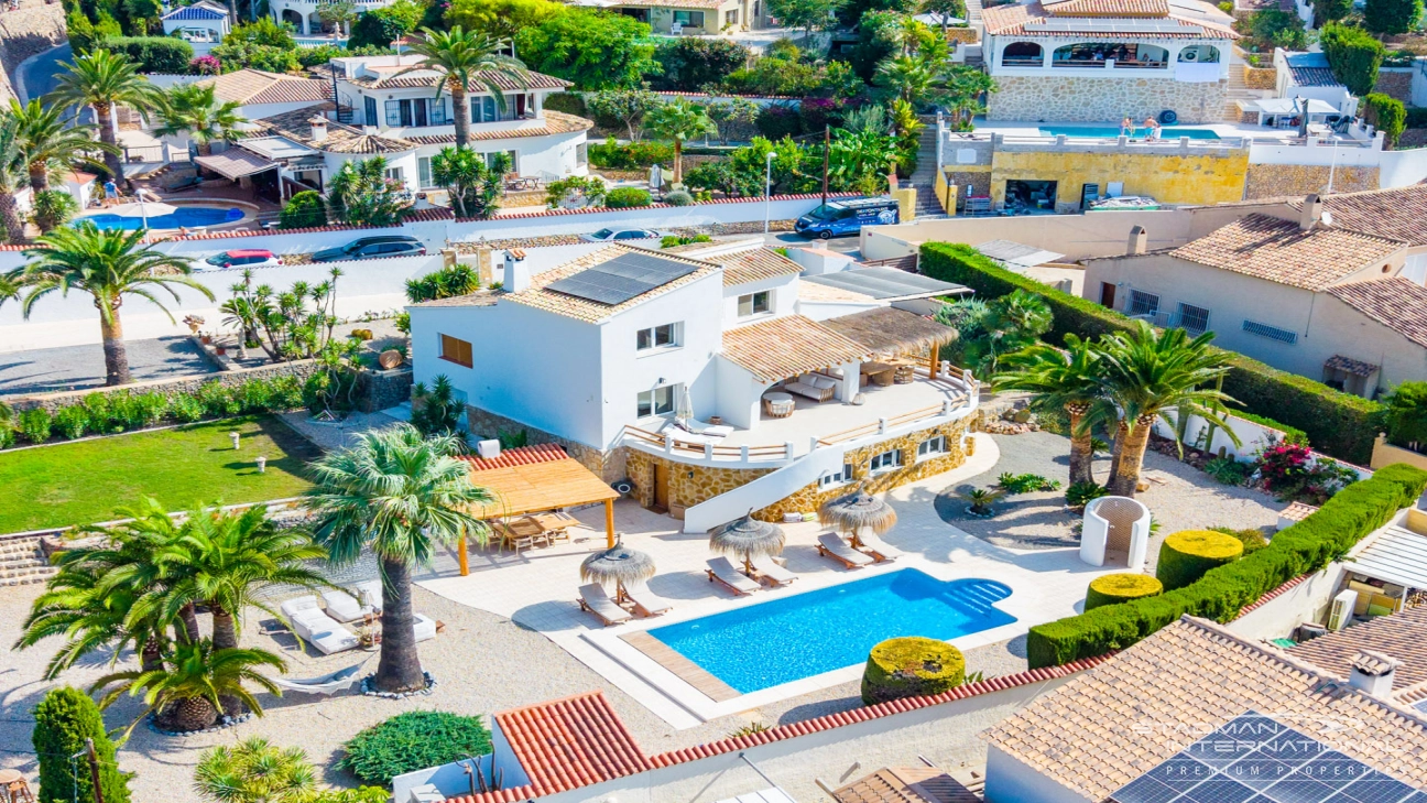Villa with Spacious Plot and Sea Views Within Walking Distance of Old Town Altea