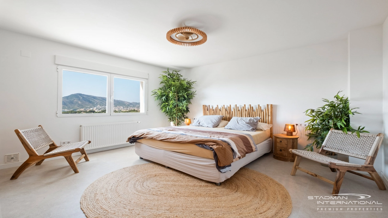 Villa with Spacious Plot and Sea Views Within Walking Distance of Old Town Altea