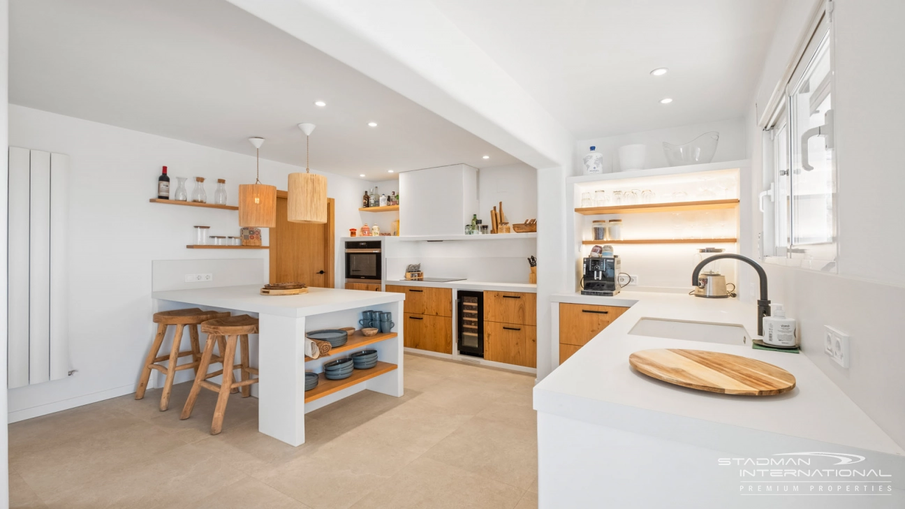 Villa with Spacious Plot and Sea Views Within Walking Distance of Old Town Altea