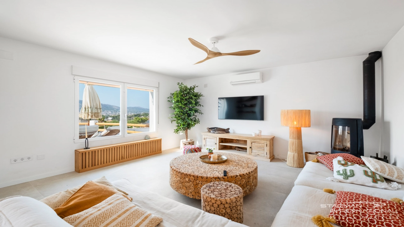 Villa with Spacious Plot and Sea Views Within Walking Distance of Old Town Altea