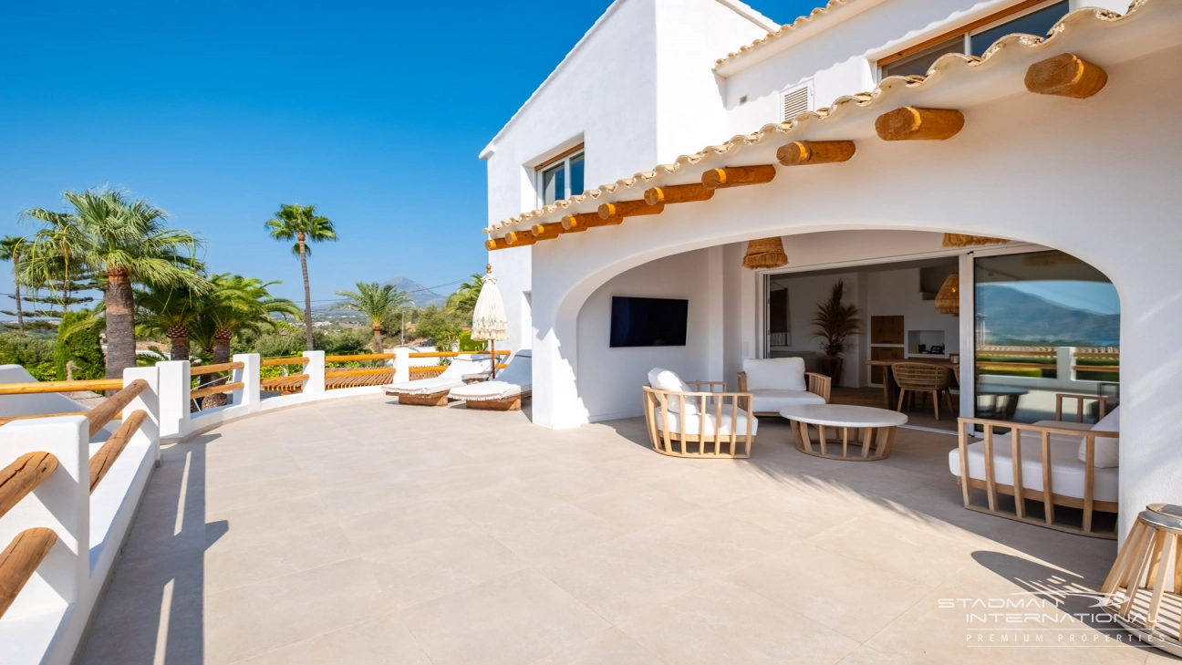 Villa with Spacious Plot and Sea Views Within Walking Distance of Old Town Altea