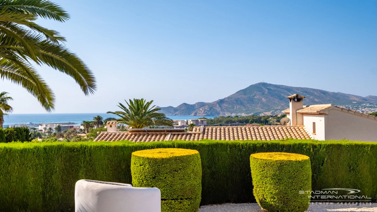 Villa with Spacious Plot and Sea Views Within Walking Distance of Old Town Altea