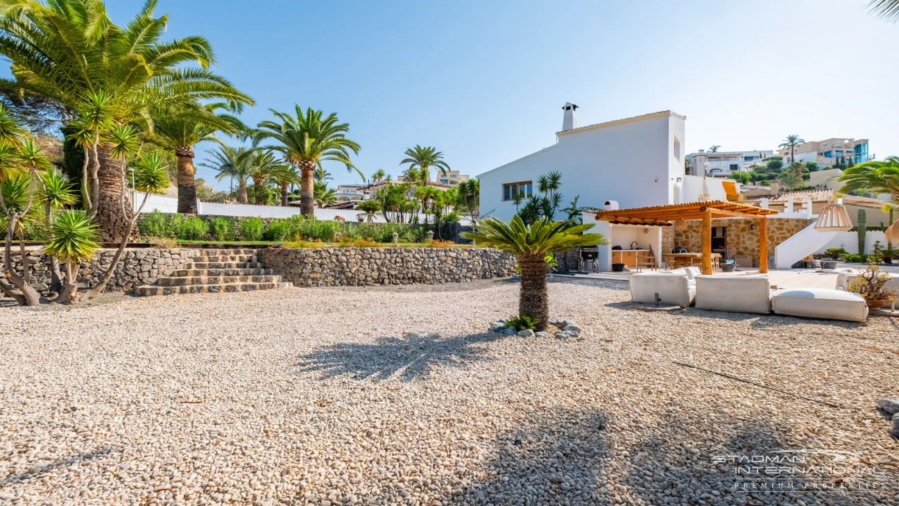 Villa with Spacious Plot and Sea Views Within Walking Distance of Old Town Altea