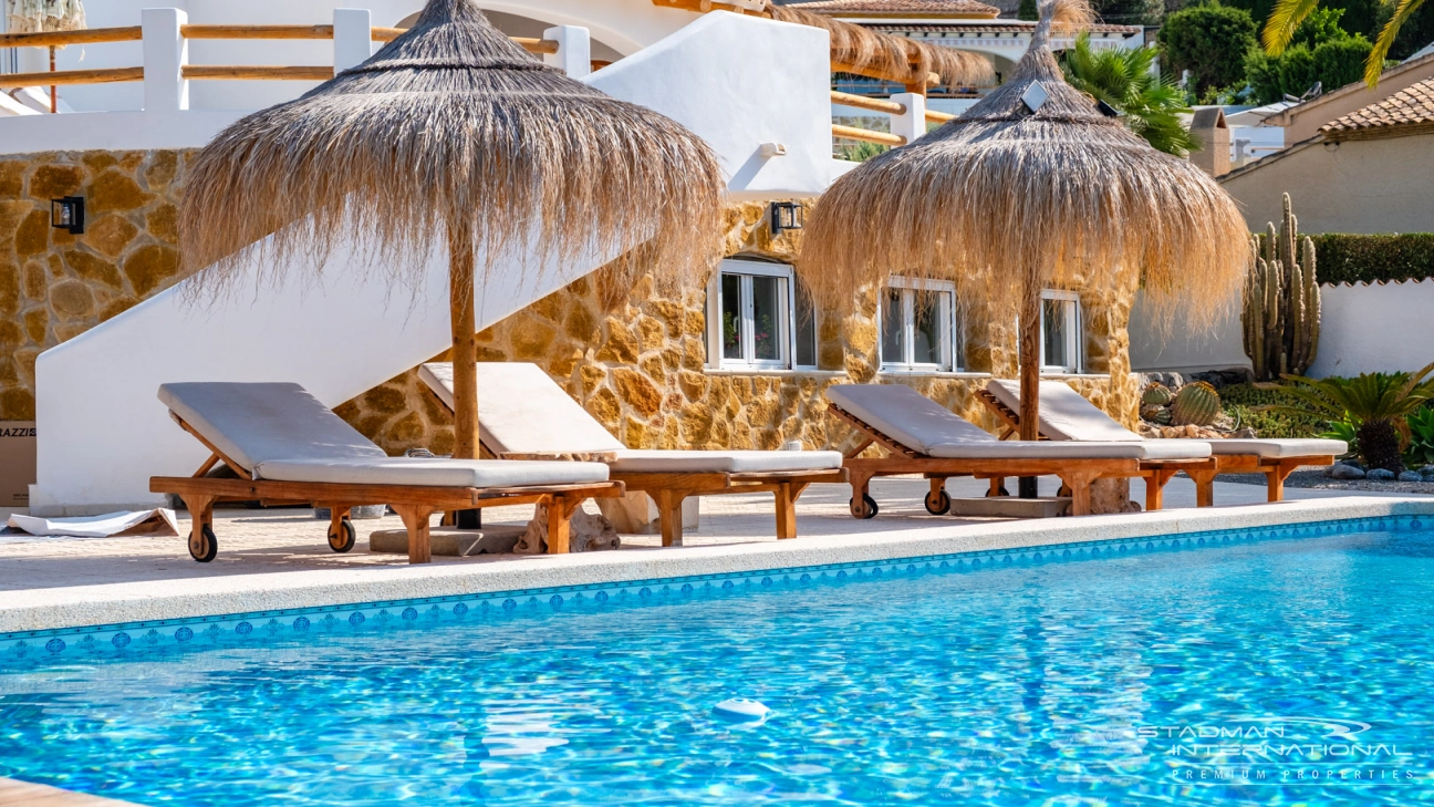 Villa with Spacious Plot and Sea Views Within Walking Distance of Old Town Altea
