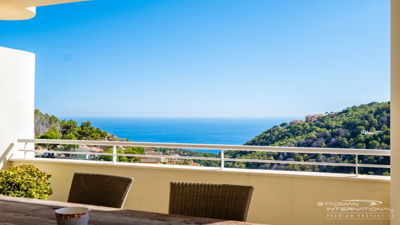 Beautiful Apartment with Spacious Terrace and Sea Views in Altea Hills