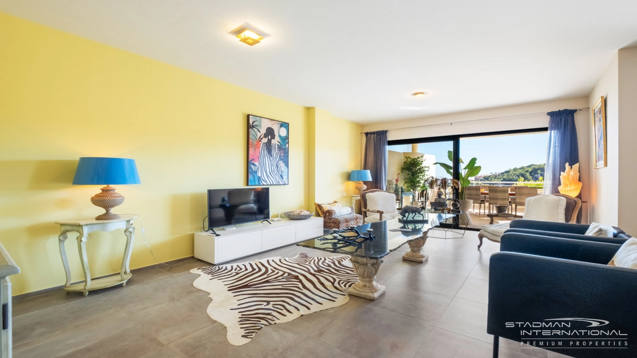 Corner Apartment with Spacious Terrace and Sea Views 