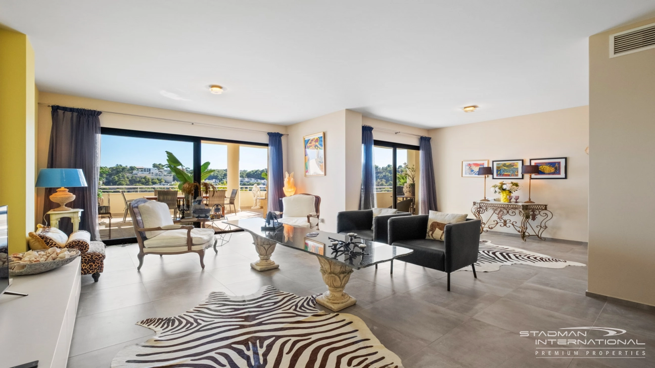 Corner Apartment with Spacious Terrace and Sea Views 
