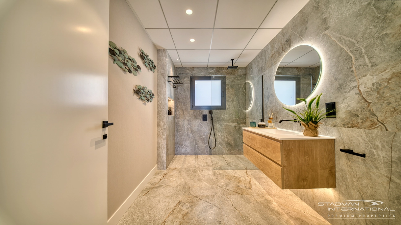 Modern Villa on a Flat Plot in a Central Location Near Altea