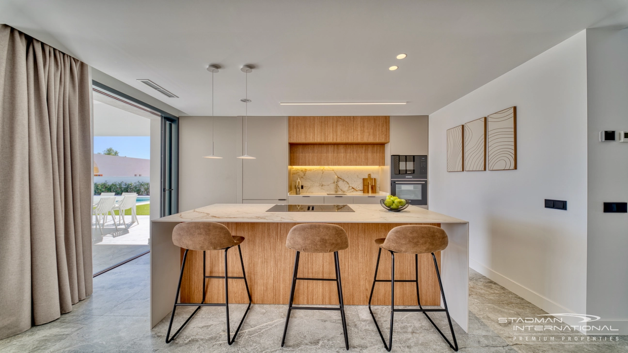 Modern Villa on a Flat Plot in a Central Location Near Altea