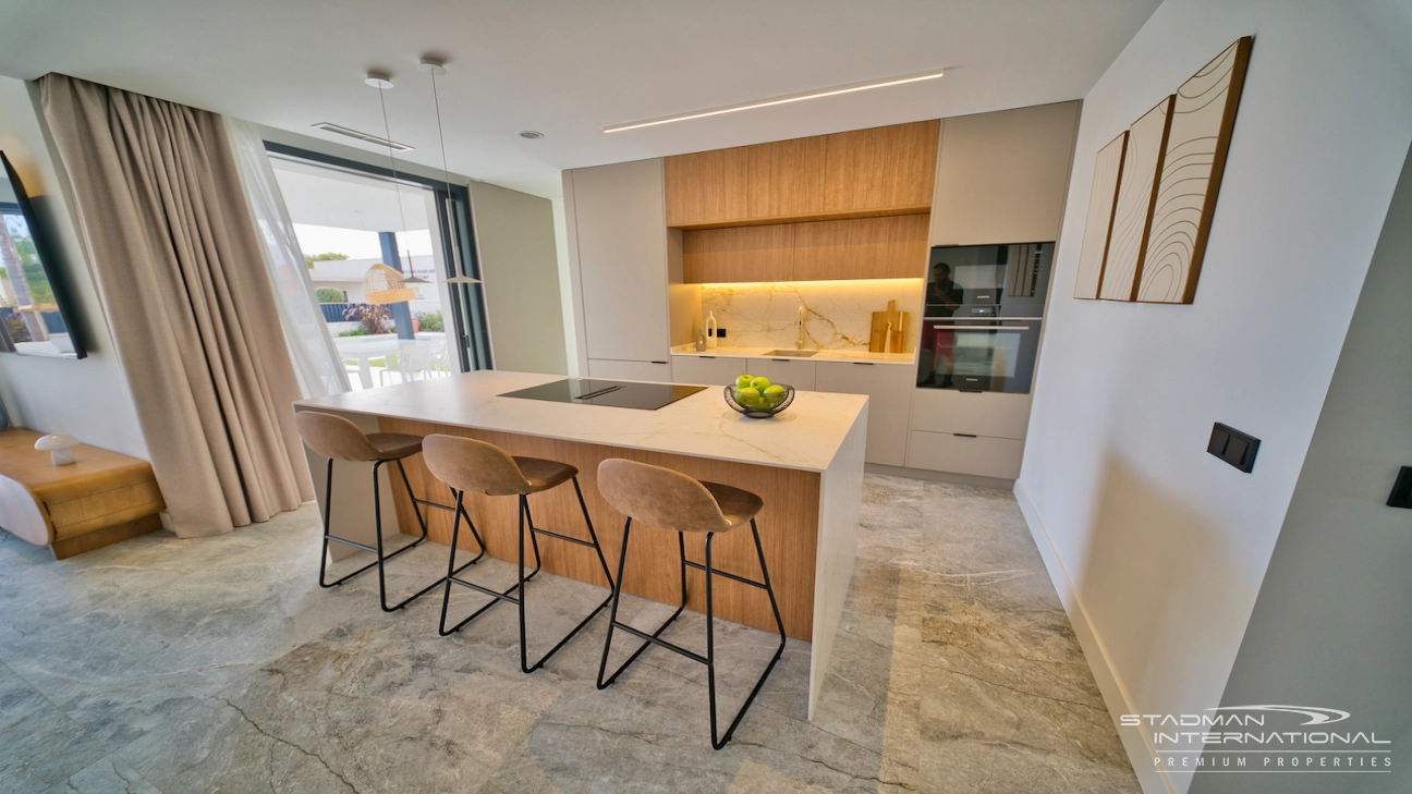 Modern Villa on a Flat Plot in a Central Location Near Altea