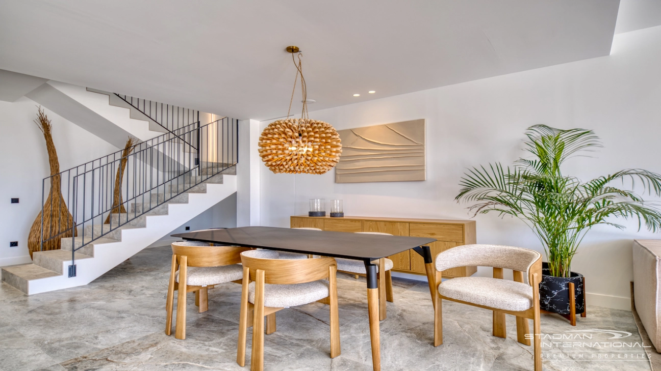 Modern Villa on a Flat Plot in a Central Location Near Altea