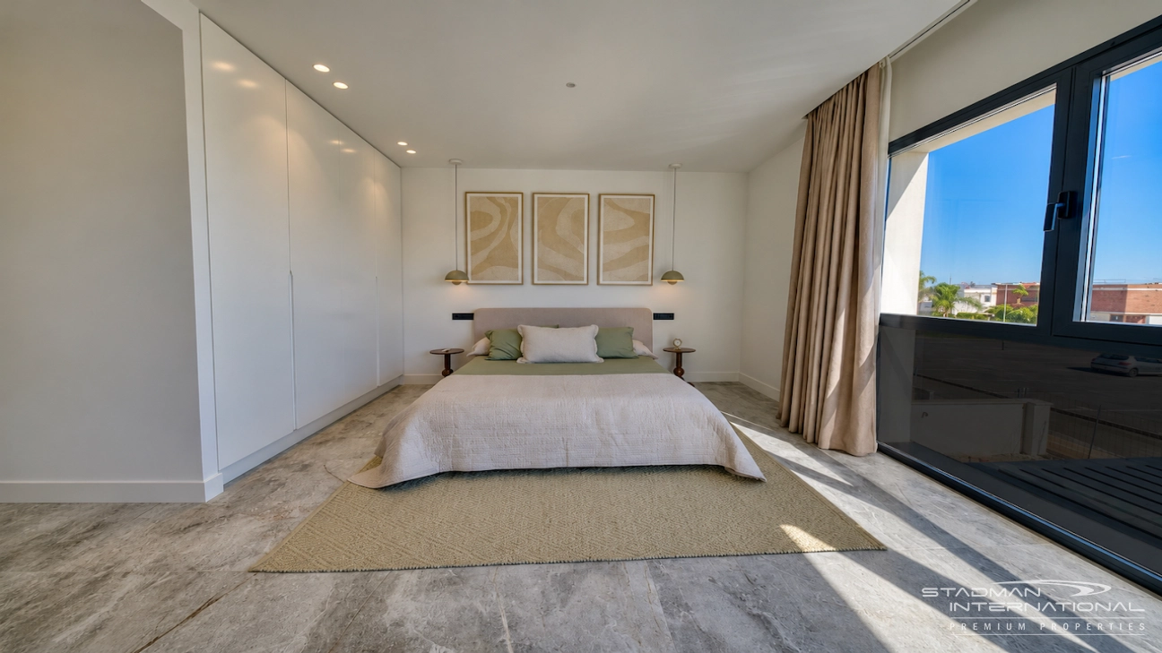 Modern Villa on a Flat Plot in a Central Location Near Altea