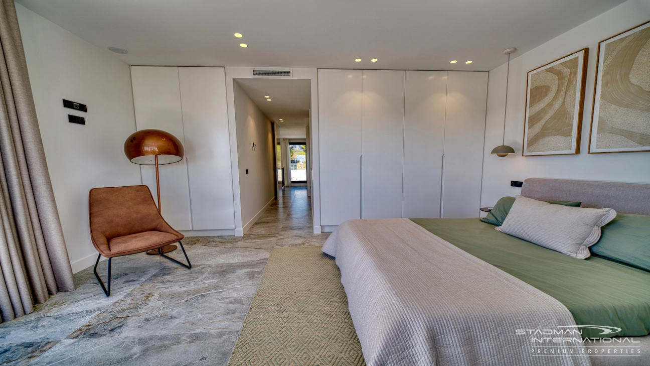 Modern Villa on a Flat Plot in a Central Location Near Altea