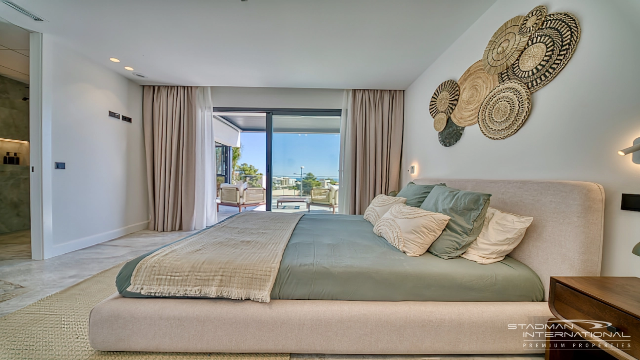 Modern Villa on a Flat Plot in a Central Location Near Altea