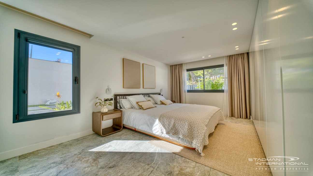 Modern Villa on a Flat Plot in a Central Location Near Altea