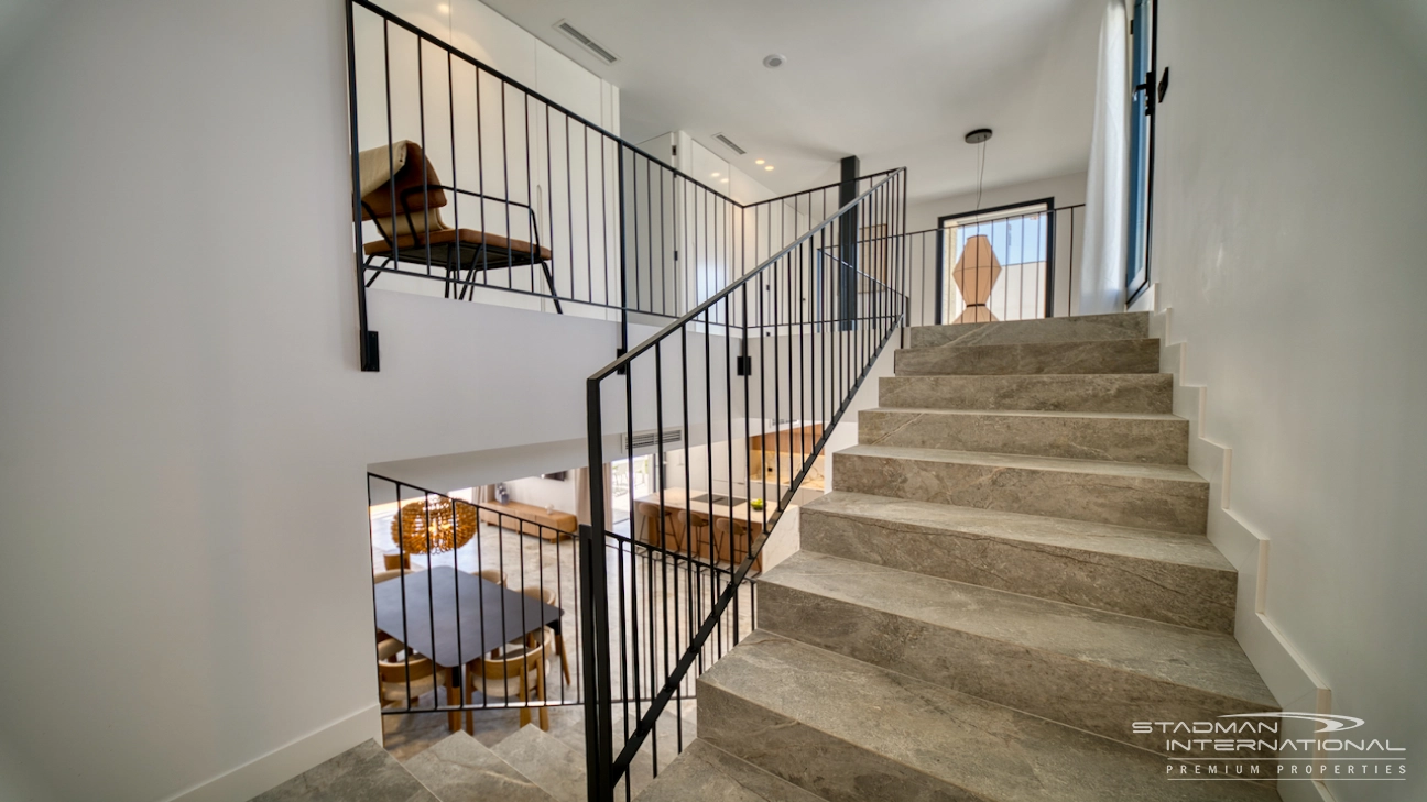 Modern Villa on a Flat Plot in a Central Location Near Altea