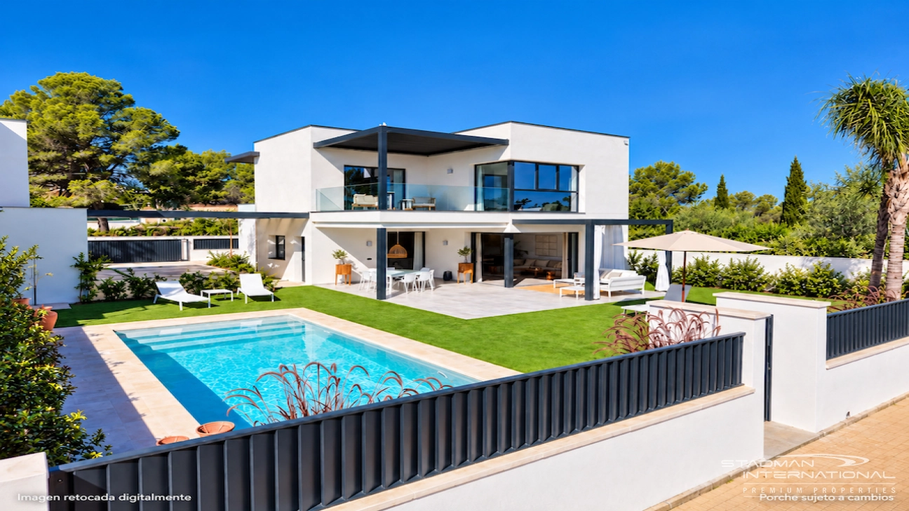 Modern Villa on a Flat Plot in a Central Location Near Altea