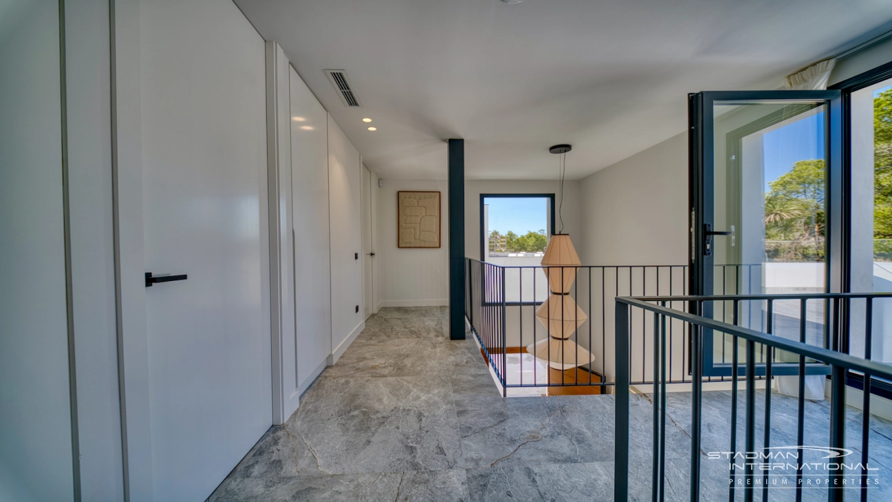 Modern Villa on a Flat Plot in a Central Location Near Altea