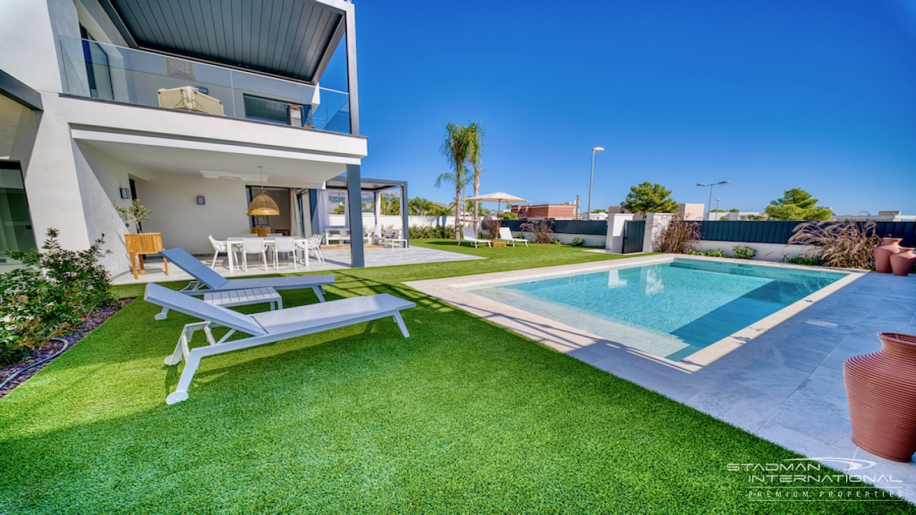 Modern Villa on a Flat Plot in a Central Location Near Altea