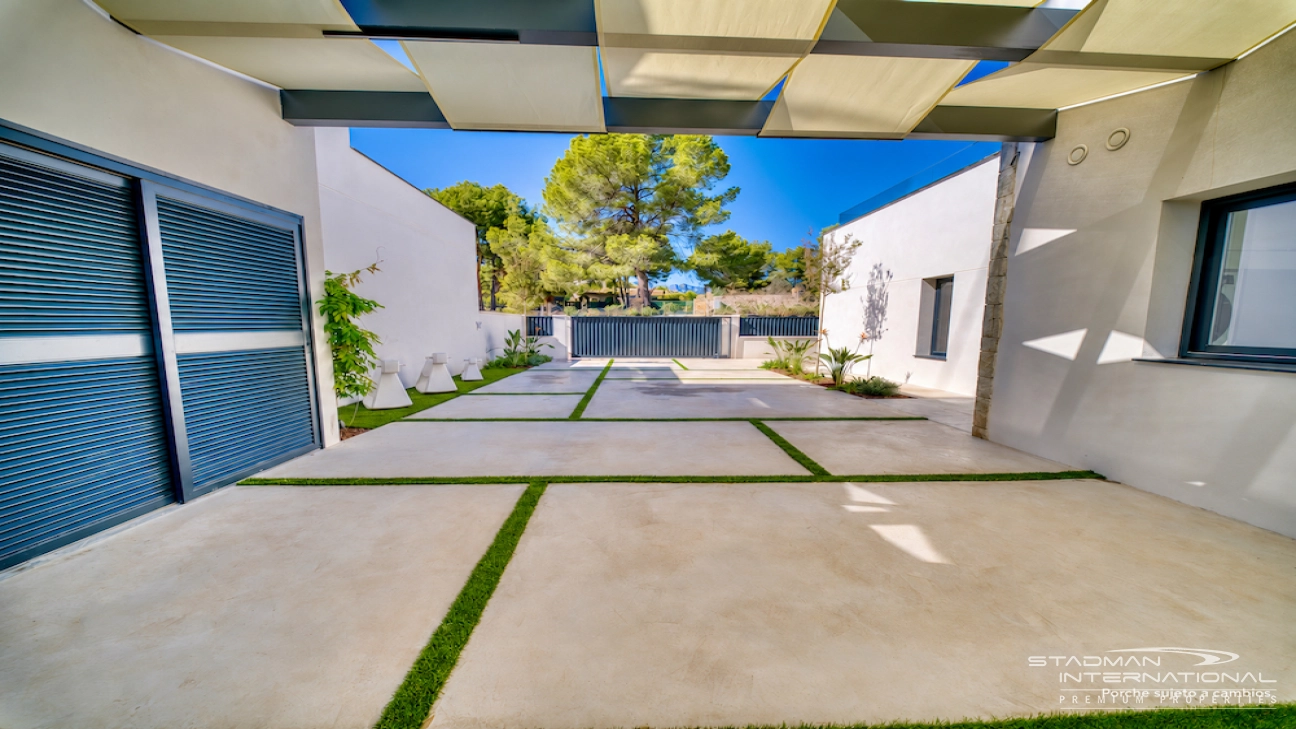 Modern Villa on a Flat Plot in a Central Location Near Altea