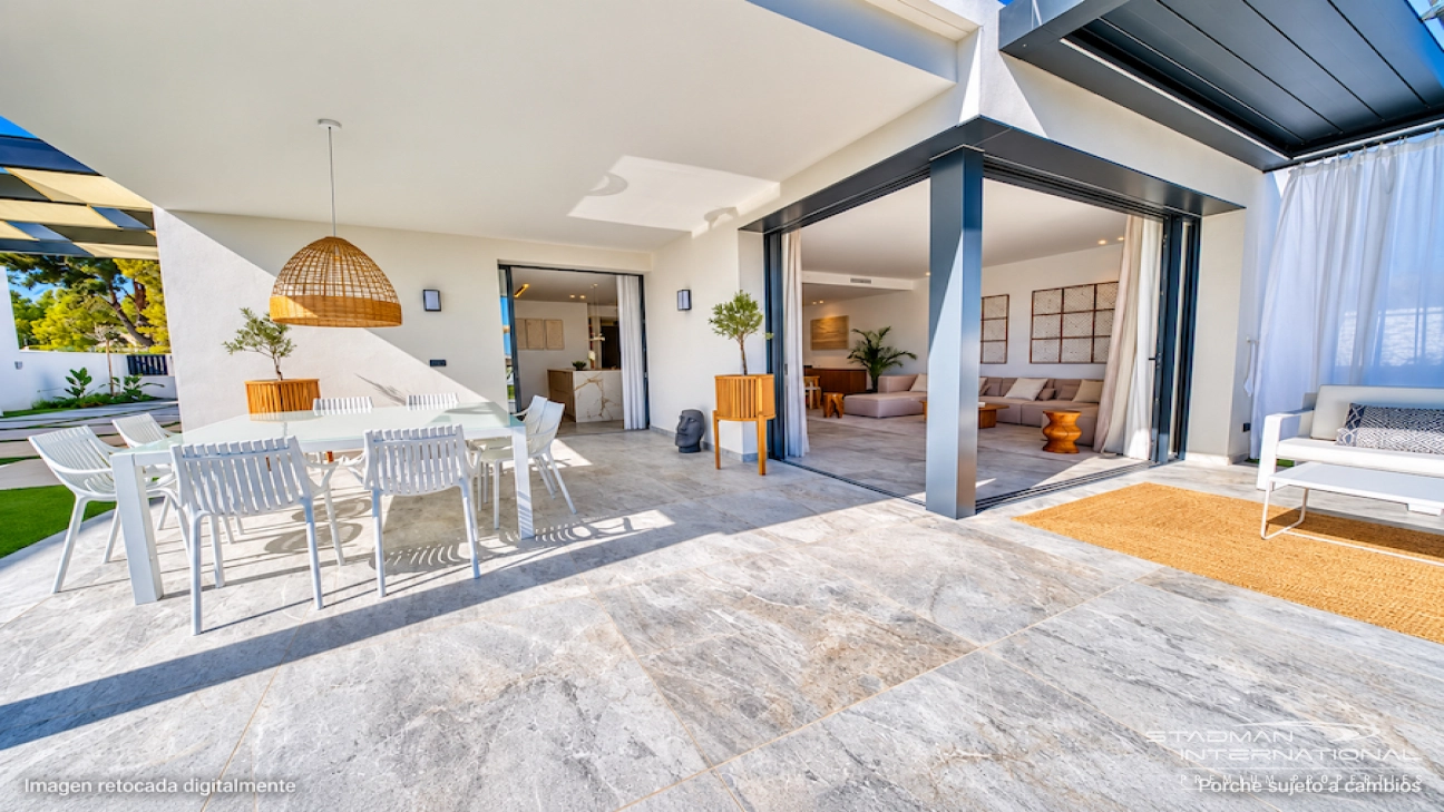 Modern Villa on a Flat Plot in a Central Location Near Altea