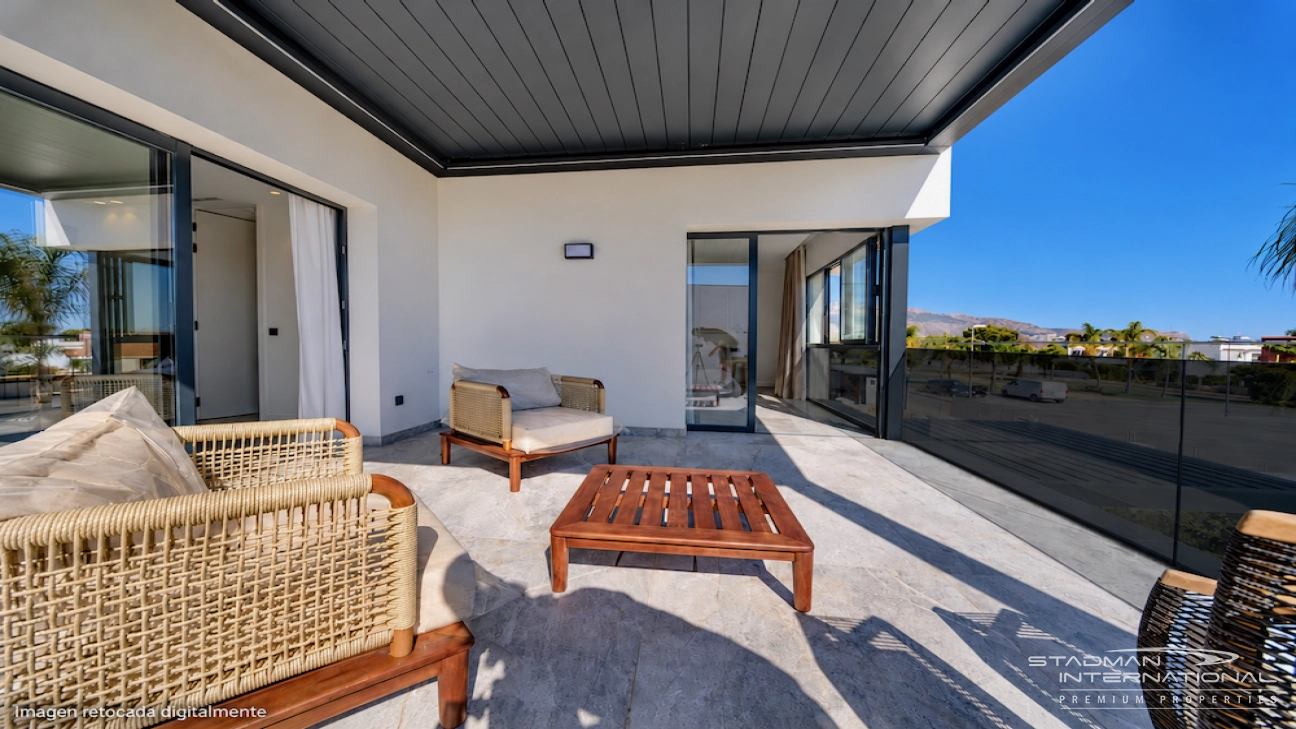 Modern Villa on a Flat Plot in a Central Location Near Altea